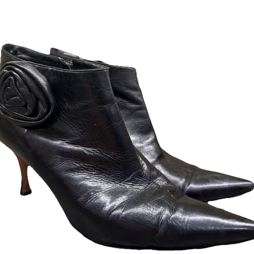 Manolo Blahnik Elegant Black Leather Ankle Boots Size 38